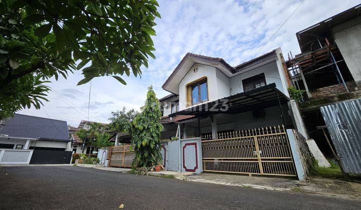 Rumah Hook, 2 Lantai Bagus Dan Nyaman di Komplek Bank Niaga di Pejaten Barat, Jakarta Selatan 1