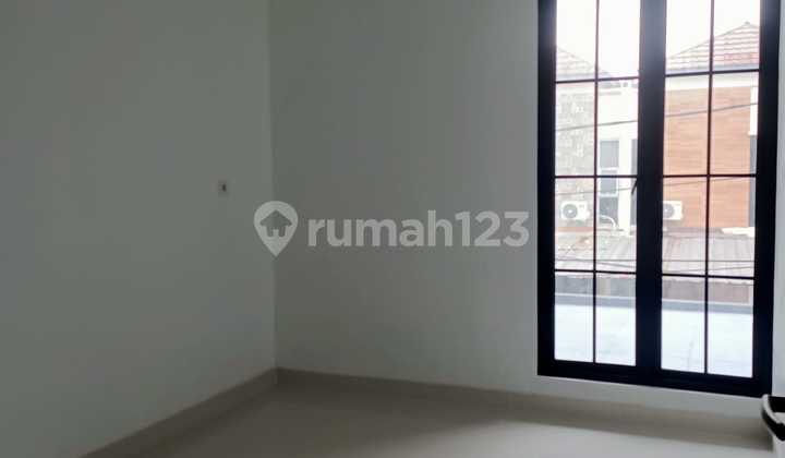 Rumah Modern Siap Huni di Bulevard Harapan Indah Bekasi - Bangunan Baru 2