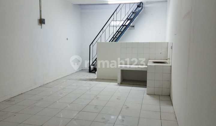 Disewa Ruko Siap Pakai Berlokasi di Pinggir Jalan Raya Rawa Lumbu