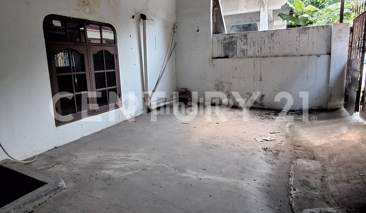 Cheap Old House on Jalan Kuning Kelapa Gading North Jakarta