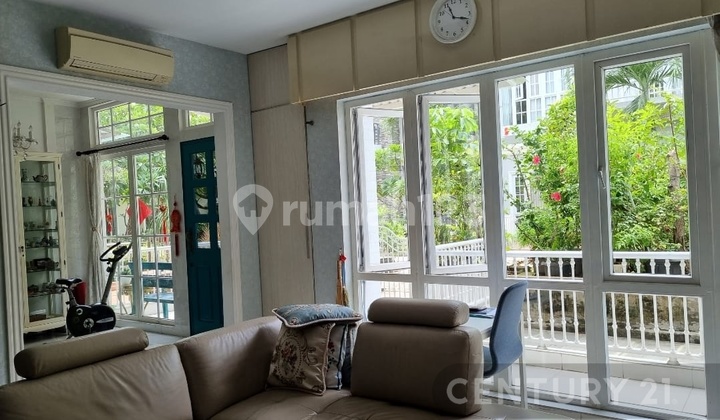 Rumah Nyaman di Town House Springhill Kemayoran Rumah Nyaman di Town House Springhill Kemayoran