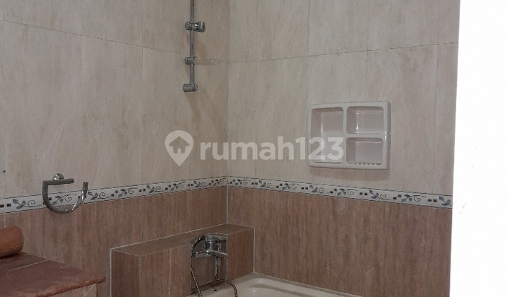 Comfortable Strategic House in East Sunter Paradise 2