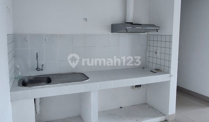3 Bedroom Unfurnished Comfortable Apartment in Kemayoran 2