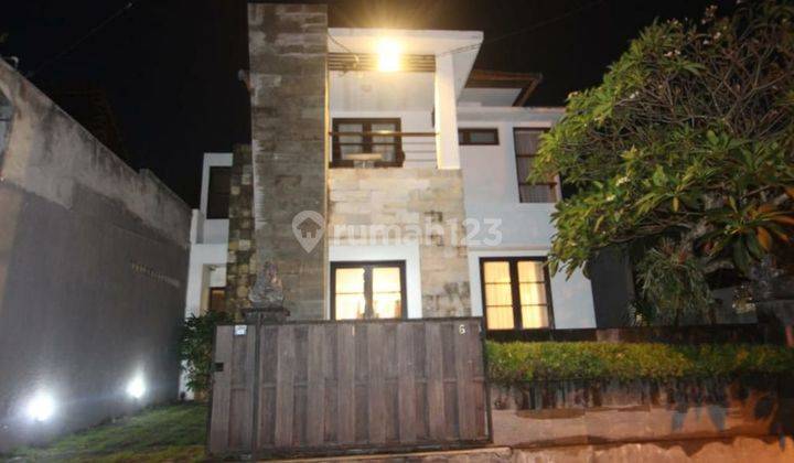 Villa cantik 2 lantai dijual fully furnished di Taman Griya, jimbaran 1