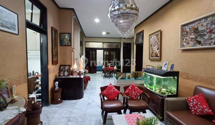 Dijual Rumah di Kavling Polri Jelambar Semi Furnished 2,5 Lantai 1