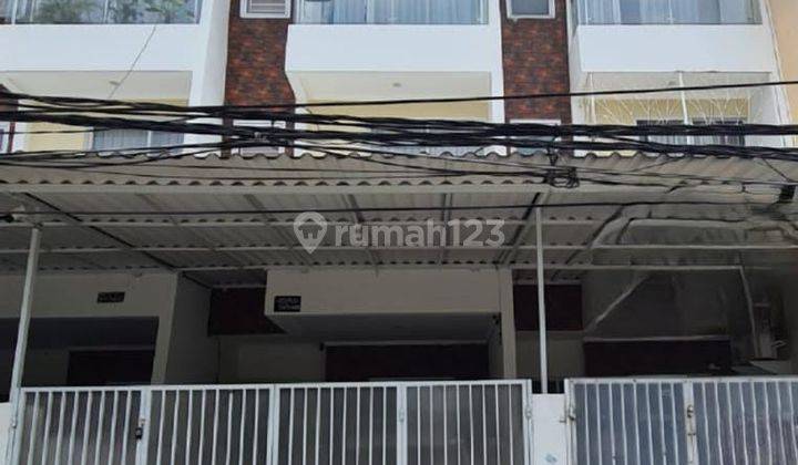 Dijual rumah di Taman Ratu Jakarta Barat 3 lantai+dak semi furnished 1