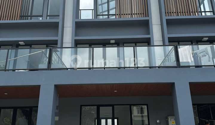 Disewakan Ruko di Veranda, Metland 1