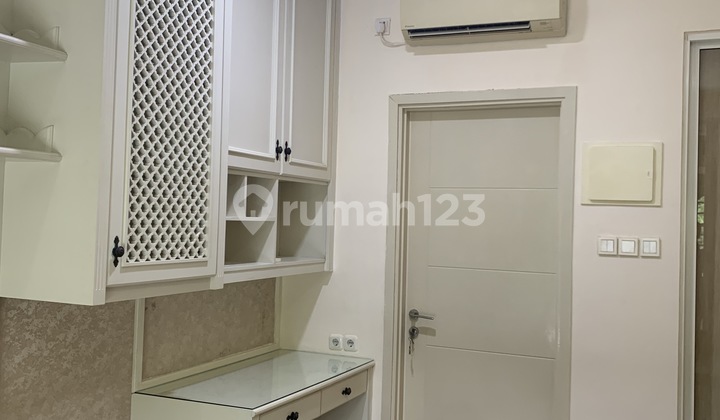 Disewakan Rumah Bergaya Clsicc Modren Sangat Bagus  Furnished