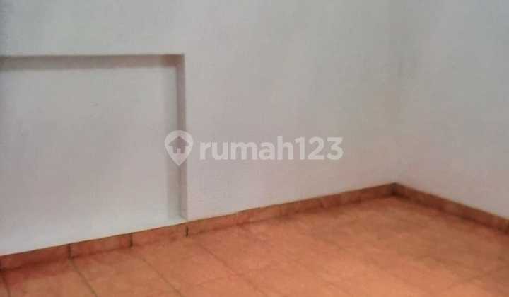 Disewakan Rumah Besar Bagus di Sayap Gardujati 2