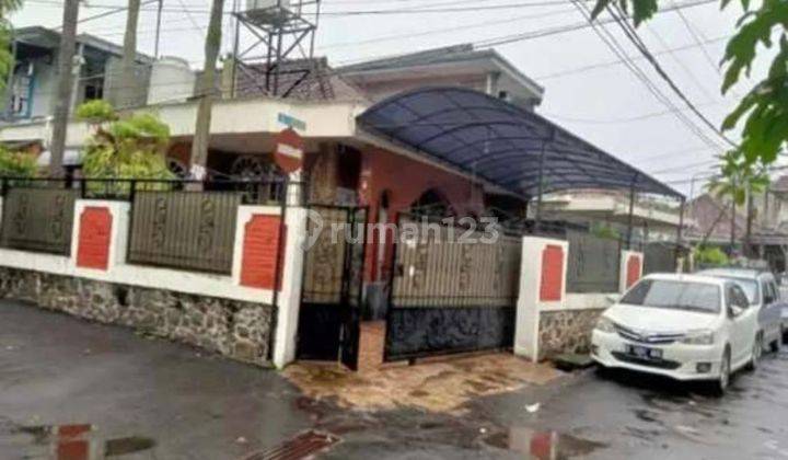 Disewakan Rumah Modern 2 Lantai Hook di Surapati 7