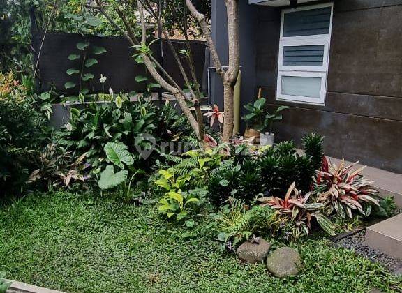 Dijual Rumah Modern 2 Lantai di Singgasana Pradana