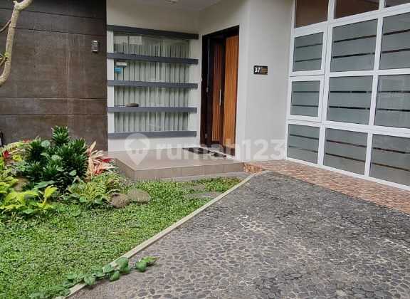 Dijual Rumah Modern 2 Lantai di Singgasana Pradana