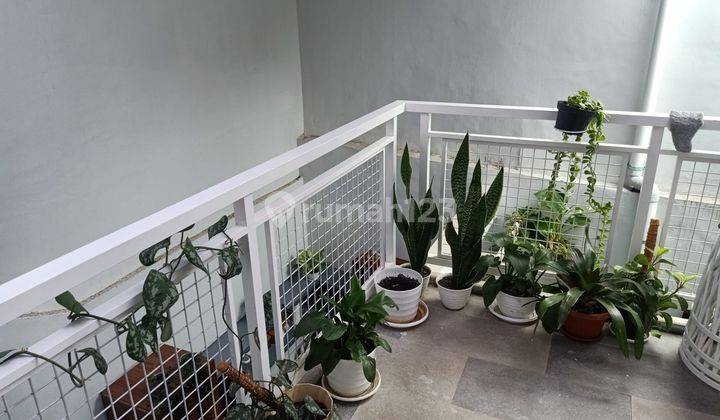 Disewakan Rumah Modern di Sariwangi 2 Lantai 15