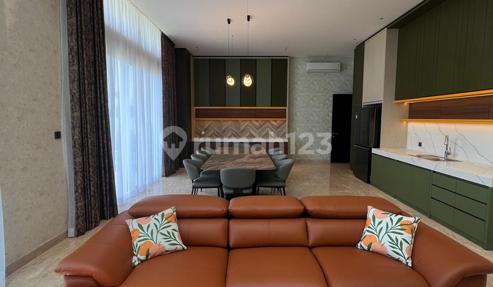 Disewakan Rumah Mewah Brand New Sea View Private Lift Siap Huni