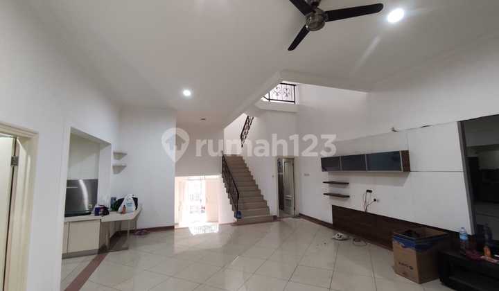 Disewakan Rumah Modern Damar Golf PIK Hadap Selatan Siap Huni  2