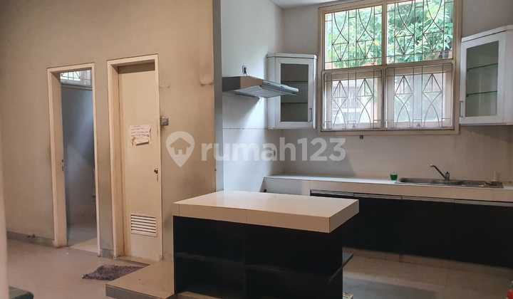 Disewakan Rumah Mewah Town House Taman Mediterania Pik Siap Huni 2
