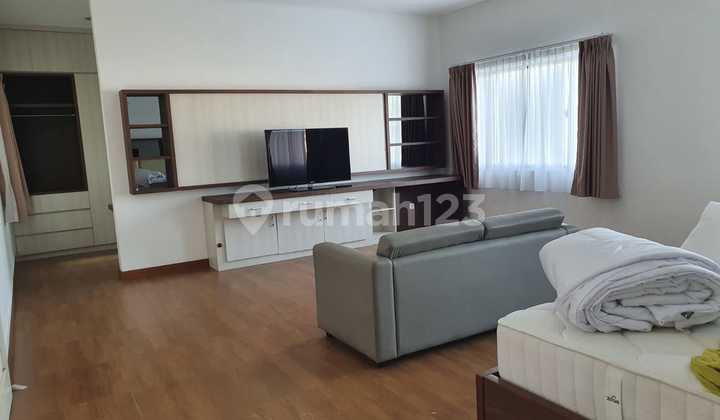 Disewakan Cepat Rumah Modern Crown Golf PIK Siap Huni Strategis  2