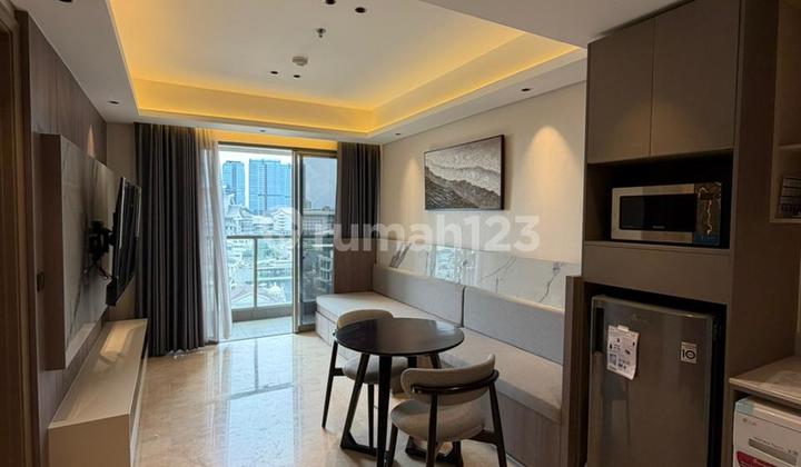 Disewakan Apartemen Modern Gold Coast dengan City View Siap Huni