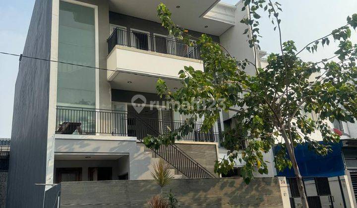 Dijual Rumah Modern Dengan View Taman Semi Furnish 1