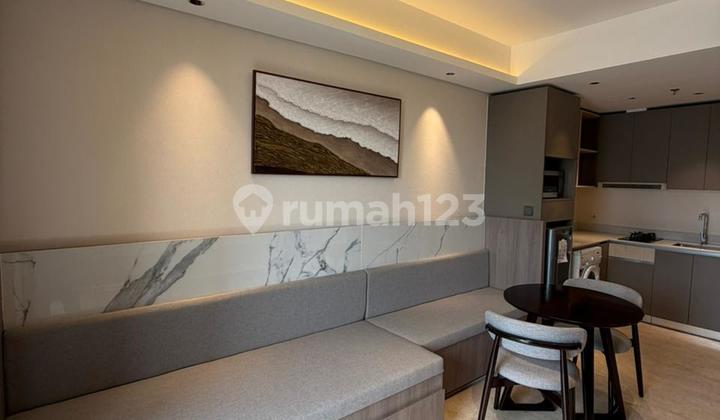 Disewakan Apartemen Modern Gold Coast dengan City View Siap Huni 2