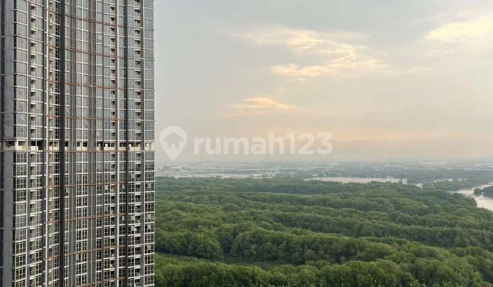 Disewakan Apartemen Modern Gold Coast dengan Sea View