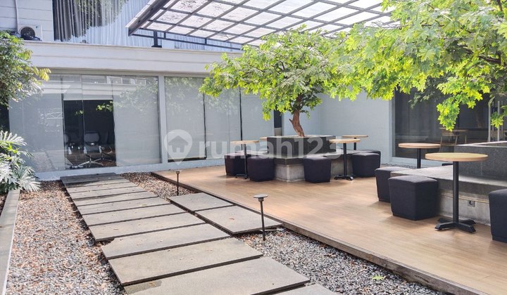 Affordable House Suitable for Business on Riau Street Bandung 2