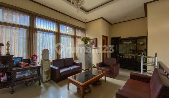 Rumah Mewah 2 Lantai Semi Furnished di Turangga 1