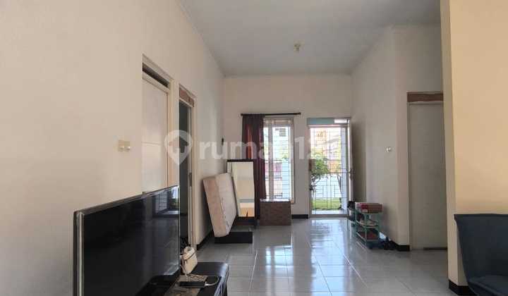 Rumah Modern Cluster One Gate di Taman Holis Indah 2