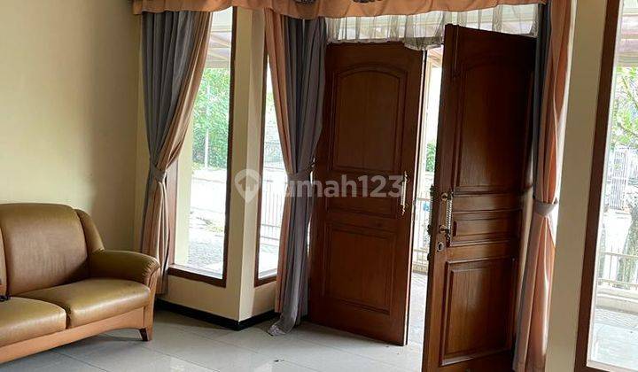 Dijual Rumah Tinggal Siap Huni Nyaman 2 Lantai Istana Regency 1 2