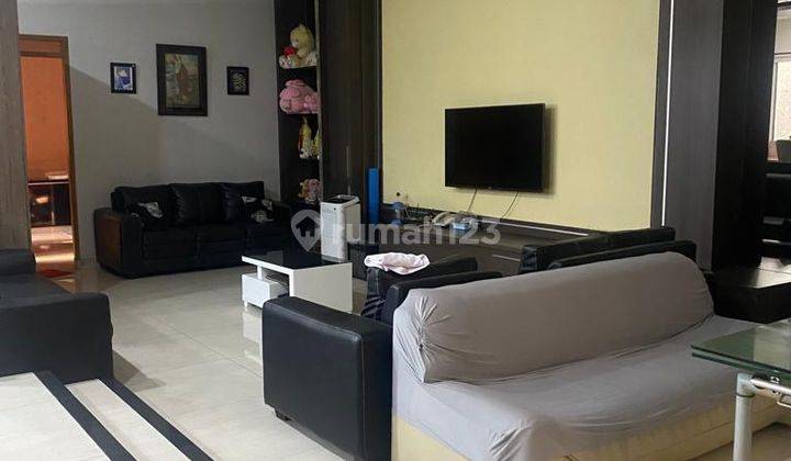 Dijual Rumah Bagus Ada Kolam Renang di Singgasana Pradana 2 Lt 2