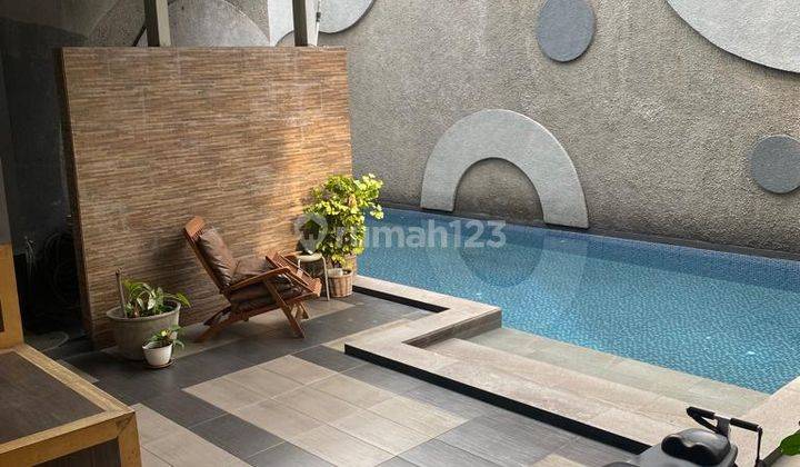 Dijual Rumah Bagus Ada Kolam Renang di Singgasana Pradana 2 Lt 1