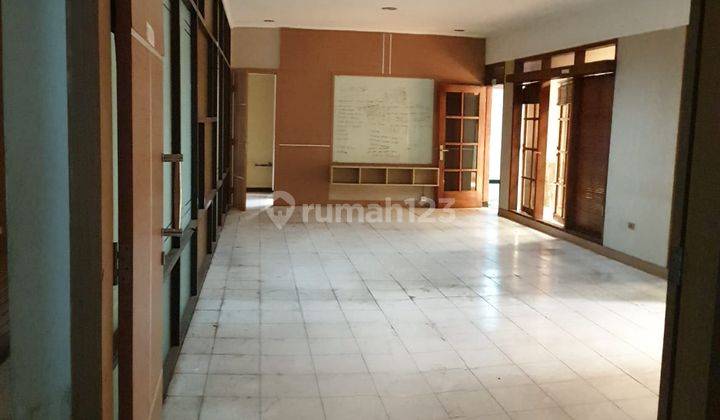 Disewakan Ruang Usaha Lokasi Strategis 2 Lantai di Kawasan Dago 1