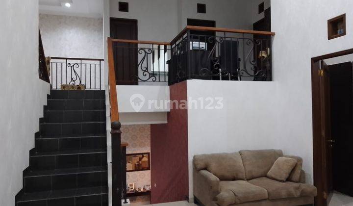 Dijual Rumah Mewah Full Furnished 3 Lantai Lokasi Pondok Hijau 1