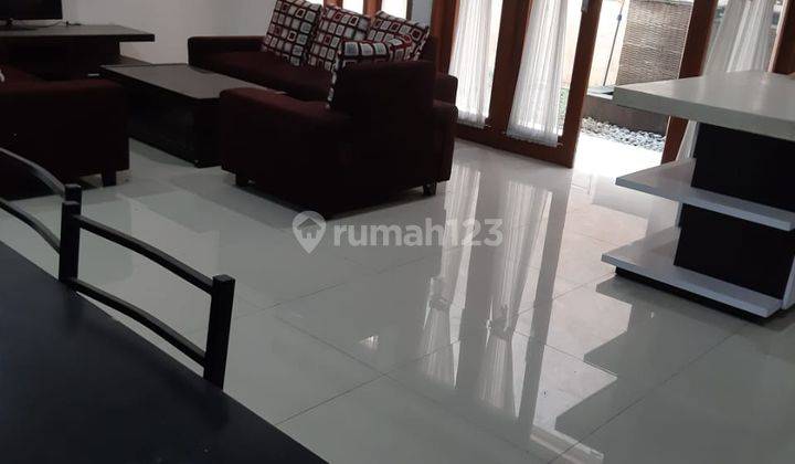 Disewakan Rumah Tinggal Siap Huni Furnished Lokasi di Setra Duta 1