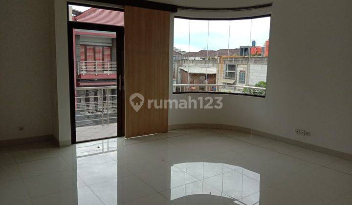 rumah modern minimalis di sudirman town house 1