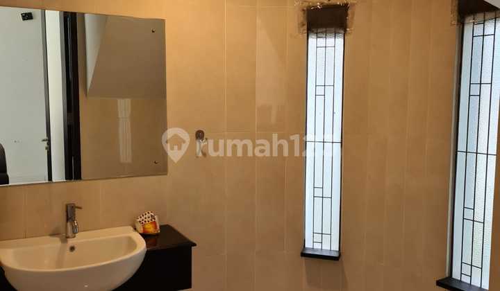 Disewakan Rumah Cantik Nyaman dengan 4 BR Di KBP 2