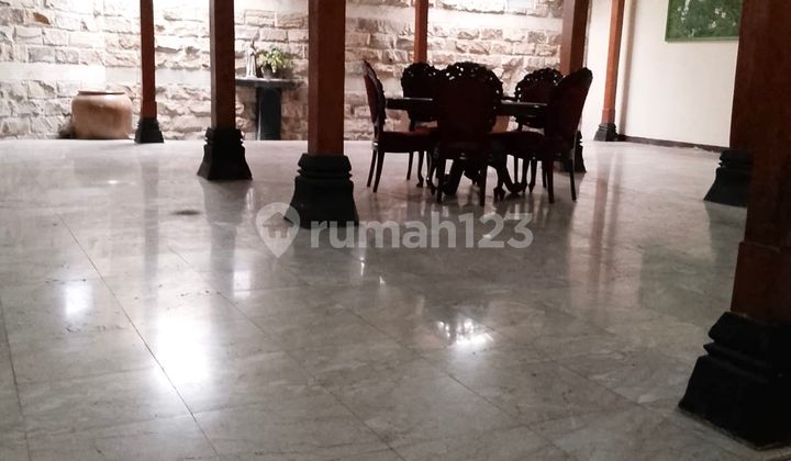 Rumah Nyaman 2 Lantai Lokasi di Setra Duta 2