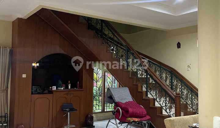 Rumah Modern 2 Lantai di Komplek Graha Puspa