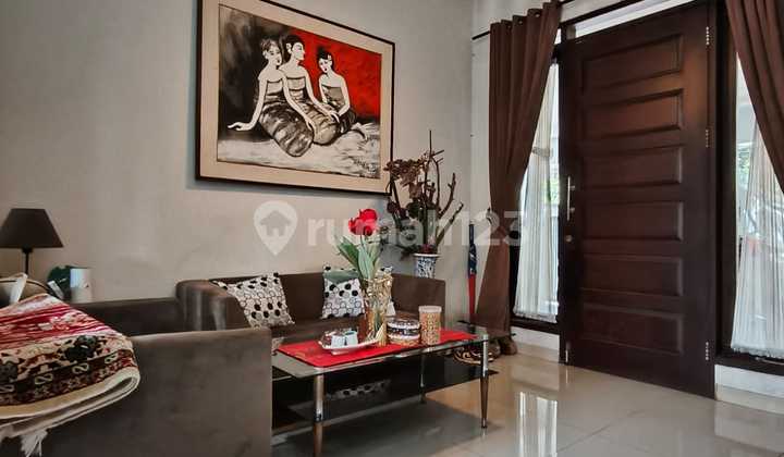 Rumah Terawat 2 Lantai di Komplek Batununggal