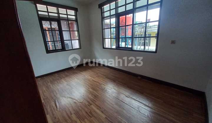 Spacious, Comfortable, Strategic House in Sayap Pahlawan Area. 2