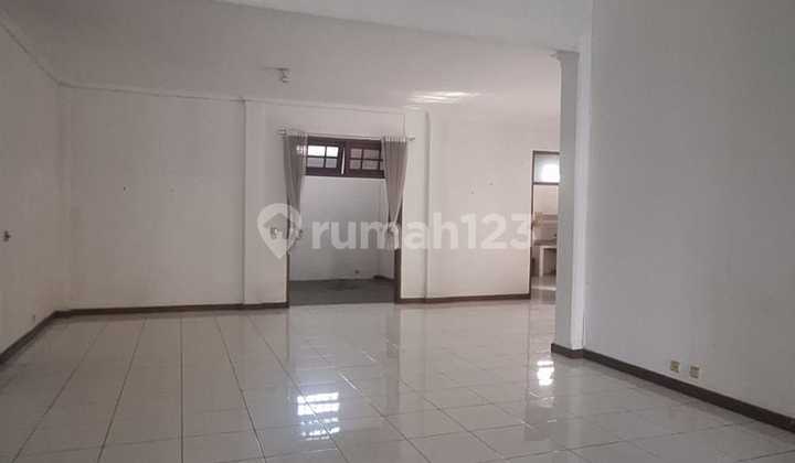 Dijual Rumah Klasik dan Terawat di Daerah Turangga 2