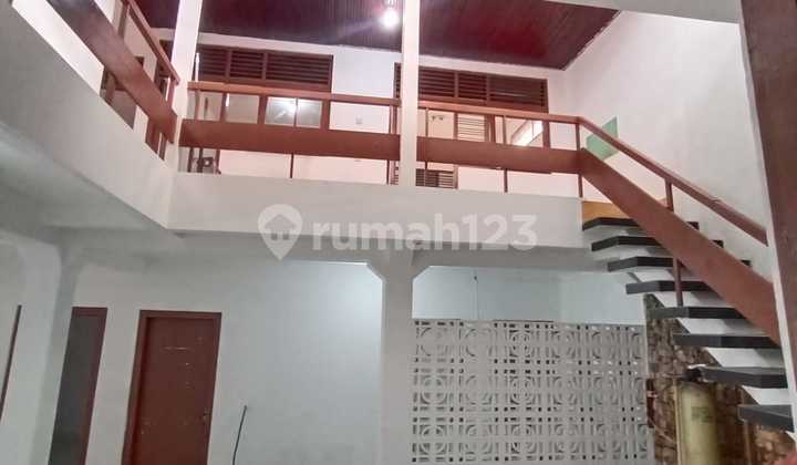 Rumah Besar 2 Lantai Sudah Renov di Sayap Gardujati 2