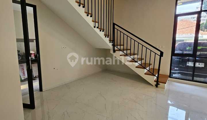 Rumah Modern Nyaman 2 Lantai di Buah Batu