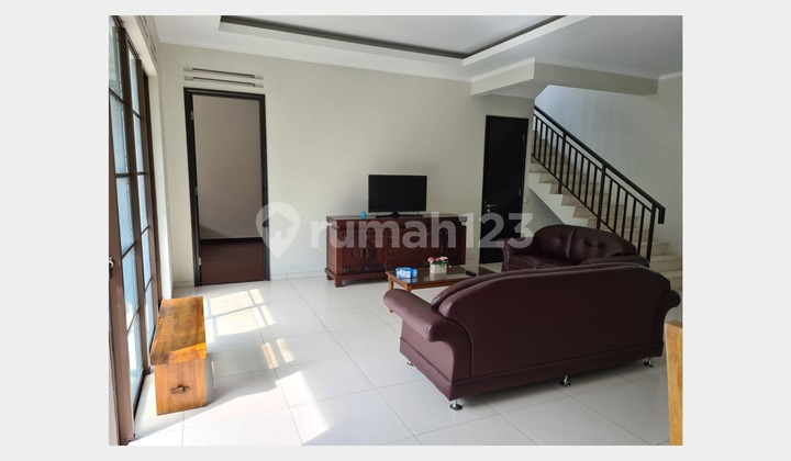 Disewakan Rumah Cantik Nyaman dengan 4 BR Di KBP Disewakan Rumah Cantik Nyaman dengan 4 BR Di KBP