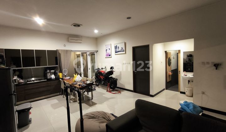 Rumah Nyaman Modern di Taman Kopo Indah 2 1