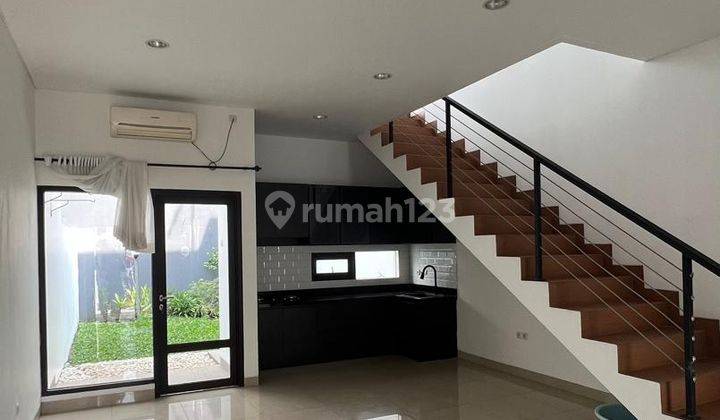 Disewakan Rumah Luas Nyaman di terusan Surya Sumantri 1
