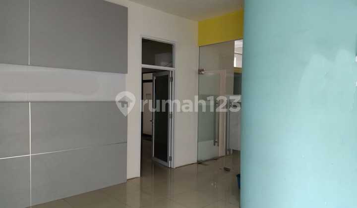 Kantor 3 Lantai Lokasi Strategis di Sayap Setiabudi