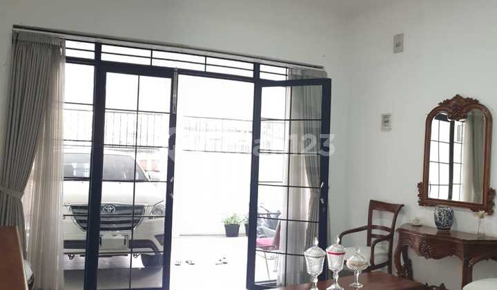 Rumah Minimalis Bersih Terawat Modern di Sayap BKR 2