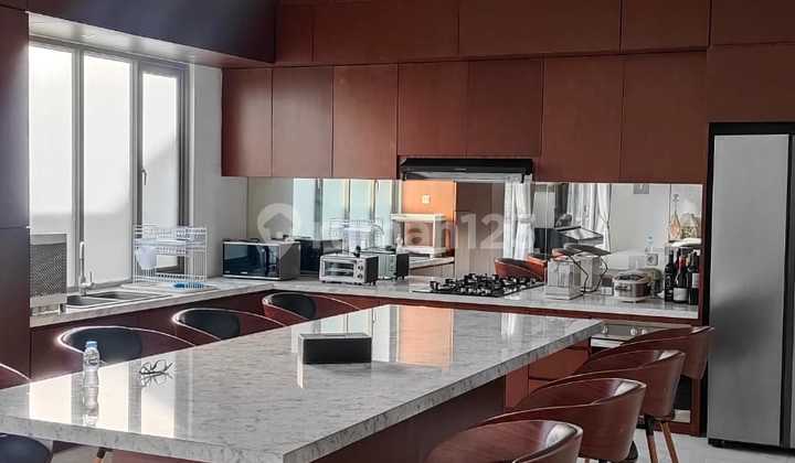 For sale Elegant Luxury House with Swimming Pool in Ciumbeuleuit. 2