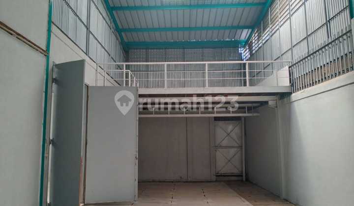 Warehouse Plus Office in the Strategic Holis Area